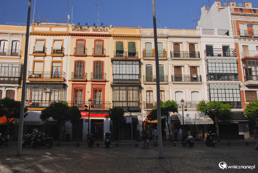 Sewilla. Kamienice przy Plaza de San Francisco. - foto: wnieznane.pl