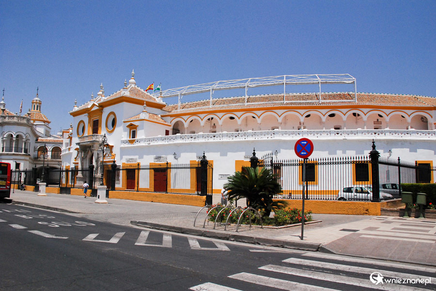 Sewilla. Główne wejście na teren areny corridy. - foto: wnieznane.pl