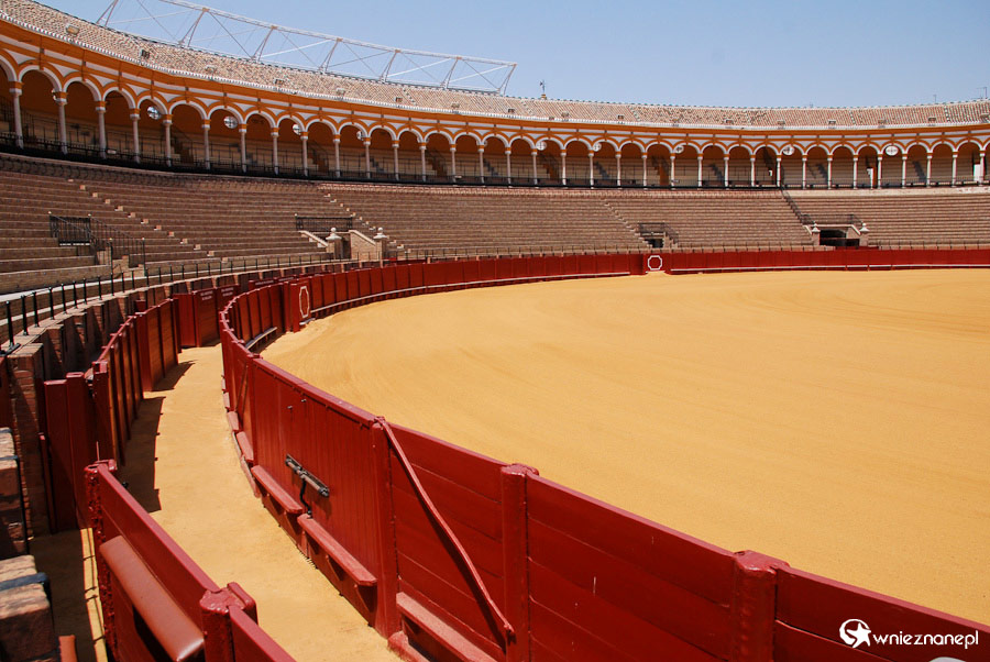 Sewilla. Arena przy Plaza de Toros w pełnej krasie. - foto: wnieznane.pl
