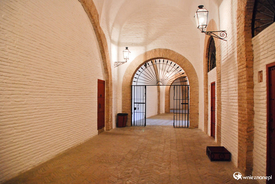Sewilla. We wnętrzach areny na Plaza de Toros. - foto: wnieznane.pl
