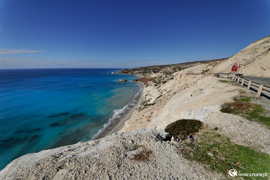 Cypr zimą. Malowniczy krajobraz Petra tou Romiou. - foto: wnieznane.pl