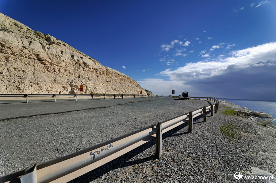 Cypr zimą. Droga do Petra tou Romiou. - foto: wnieznane.pl