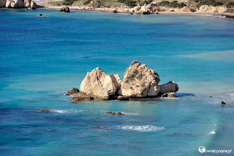 Cypr zimą. Petra tou Romiou zimą prezentuje się równie efektownie, jak latem. - foto: wnieznane.pl