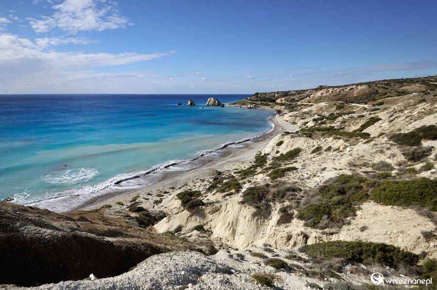 Cypr zimą. Petra tou Romiou zimą prezentuje się równie efektownie, jak latem. - foto: wnieznane.pl
