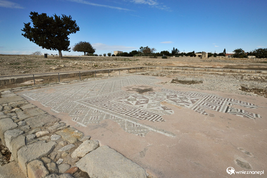 Cypr zimą. Świątynia Afrodyty niedaleko Petra tou Romiou. - foto: wnieznane.pl