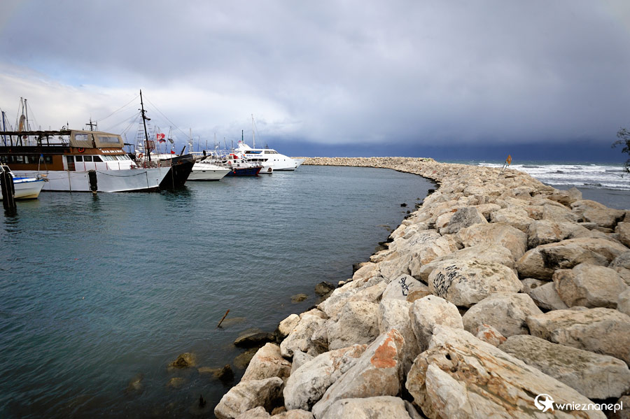 Cypr zimą. Port w Larnace. - foto: wnieznane.pl