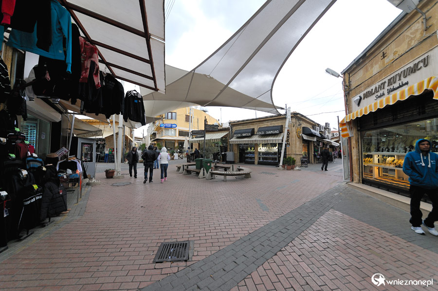 Cypr zimą. Bazar w tureckiej części Nikozji. - foto: wnieznane.pl