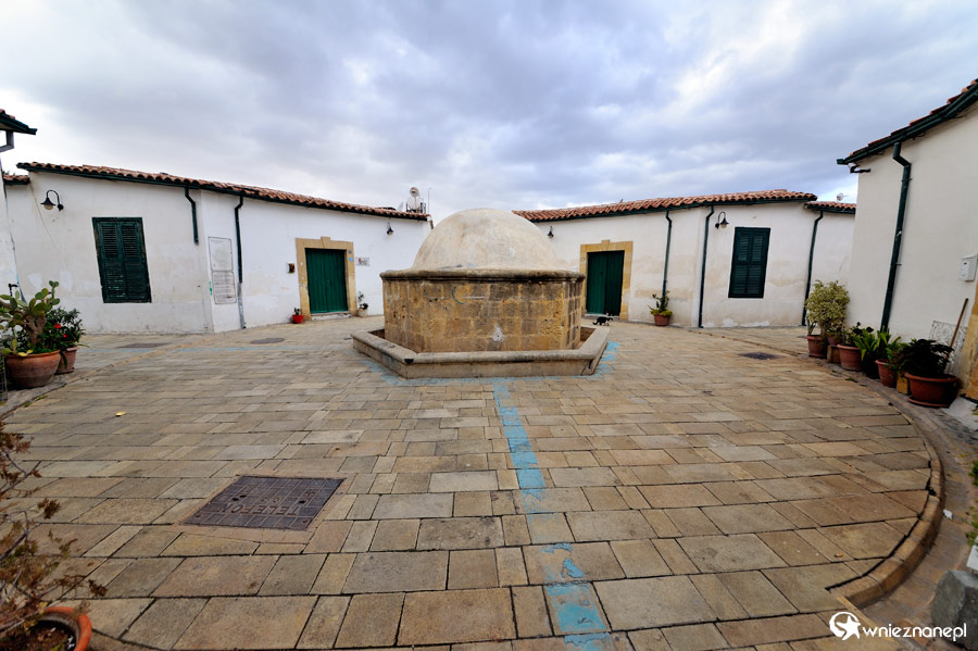 Cypr zimą. Strefa zdemilitaryzowana w Nikozji - granica pomiędzy Cyprem i okupowaną przez Turków częścią, czyli Cyprem Północnym. - foto: wnieznane.pl Cypr zimą. Strefa zdemilitaryzowana w Nikozji - granica pomiędzy Cyprem i okupowaną przez Turków częścią, czyli Cyprem Północnym. - foto: wnieznane.pl