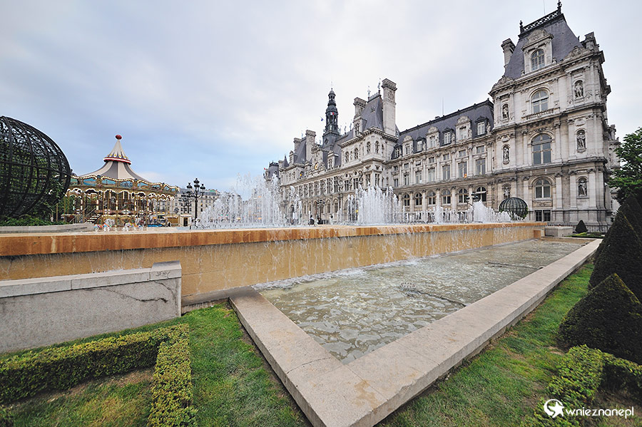 Paryż. Fontanny przy Hotel de Ville. - foto: wnieznane.pl