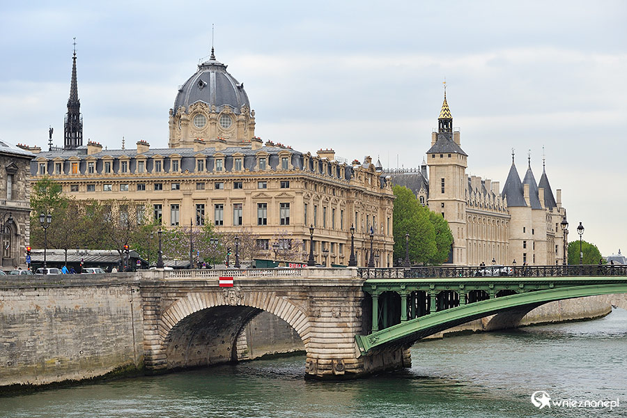 Paryż. Widok na Sekwanę i Conciergerie. - foto: wnieznane.pl Paryż. Widok na Sekwanę i Conciergerie. - foto: wnieznane.pl