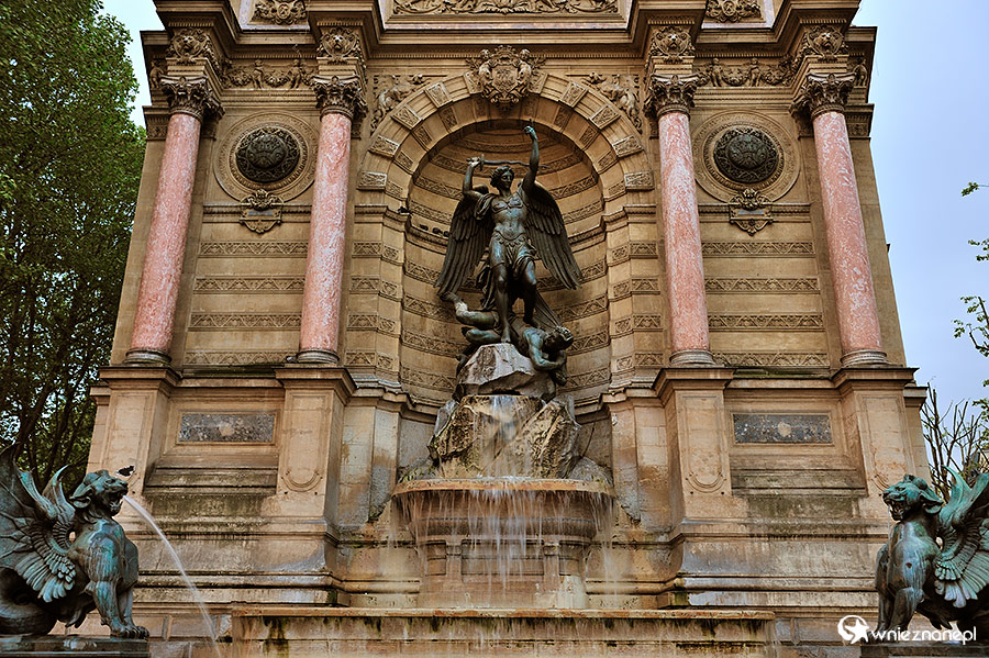 Paryż. Fontanna św. Michała, niedaleko Conciergerie. - foto: wnieznane.pl Paryż. Fontanna św. Michała, niedaleko Conciergerie. - foto: wnieznane.pl