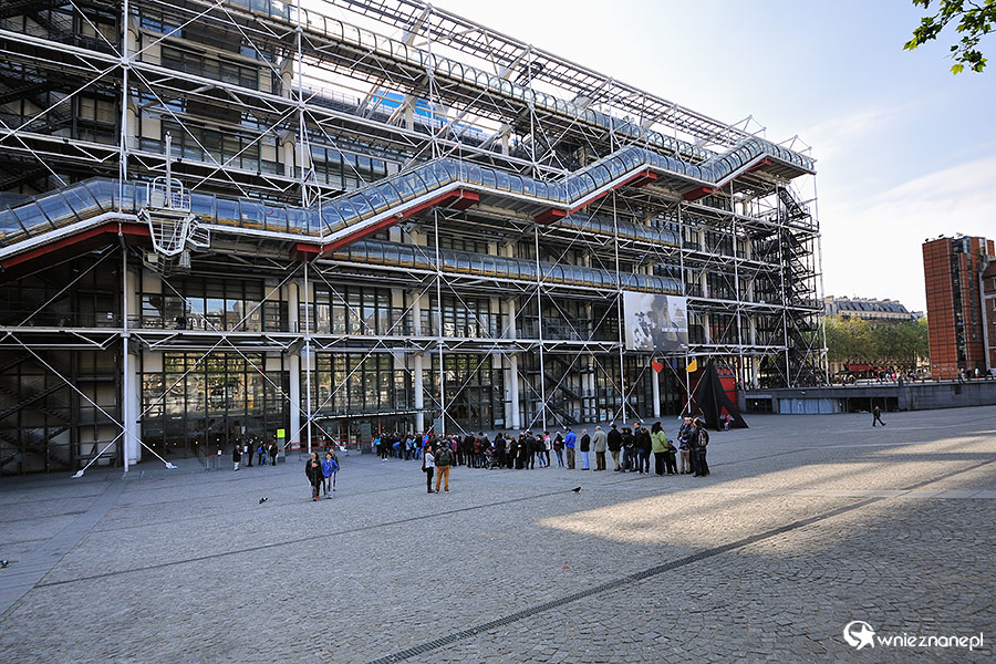 Paryż. Szklany budynek Centre Georges Pompidou. - foto: wnieznane.pl