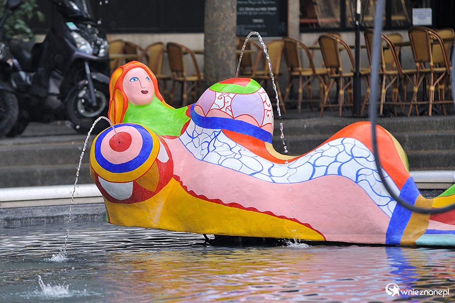 Paryż. Nowoczesna fontanna Igor Stravinsky. - foto: wnieznane.pl