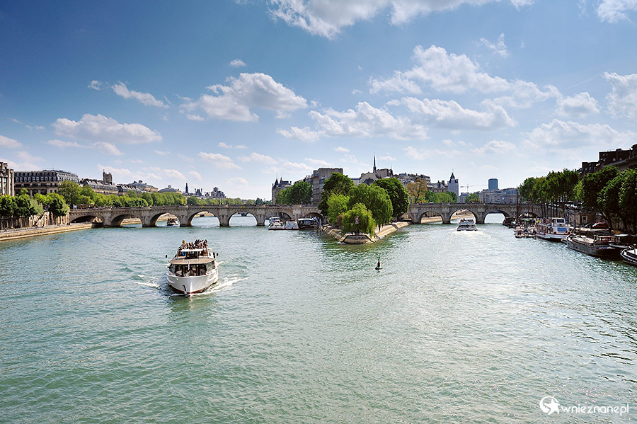 Paryż. Statki na Sekwanie. - foto: wnieznane.pl