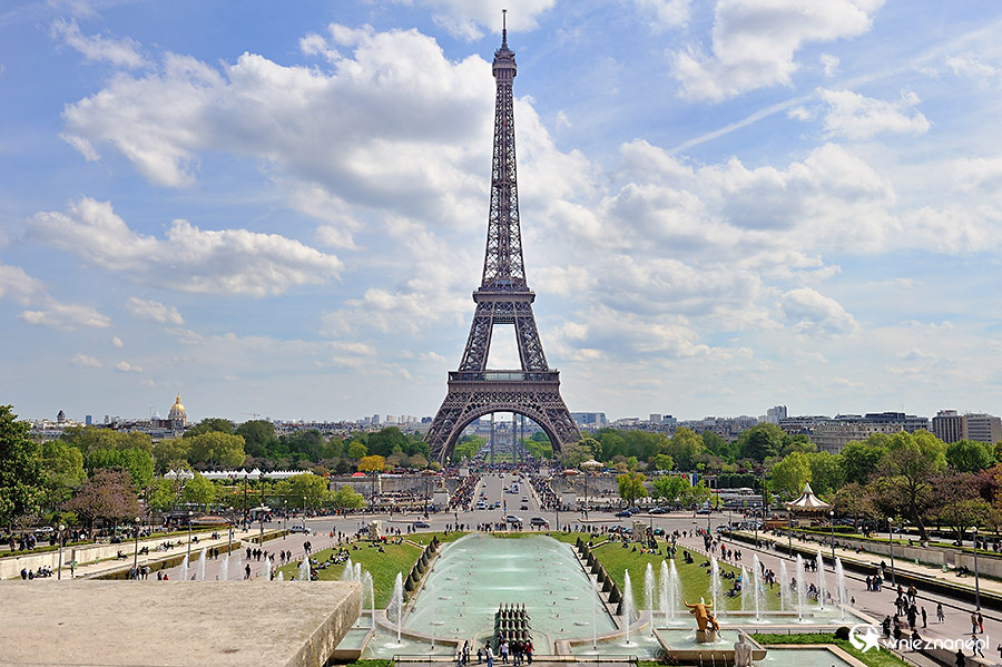 Paryż. Wieża Eiffla widziana z Place du Trocadero. - foto: wnieznane.pl