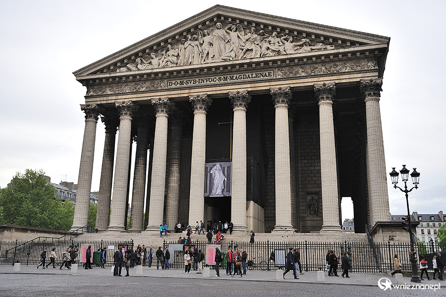 Paryż. Frontowa fasada kościoła La Medeleine. - foto: wnieznane.pl