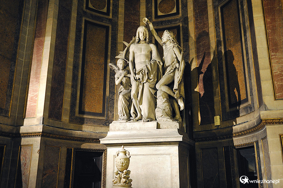 Paryż. Wnętrze kościoła La Madeleine. - foto: wnieznane.pl Paryż. Wnętrze kościoła La Madeleine. - foto: wnieznane.pl