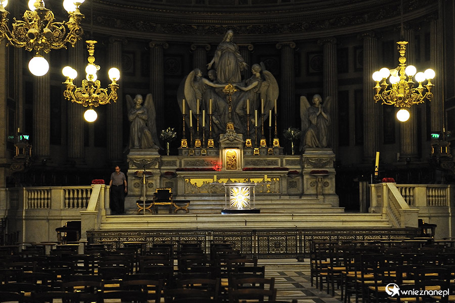 Paryż. Wnętrze kościoła La Madeleine. - foto: wnieznane.pl