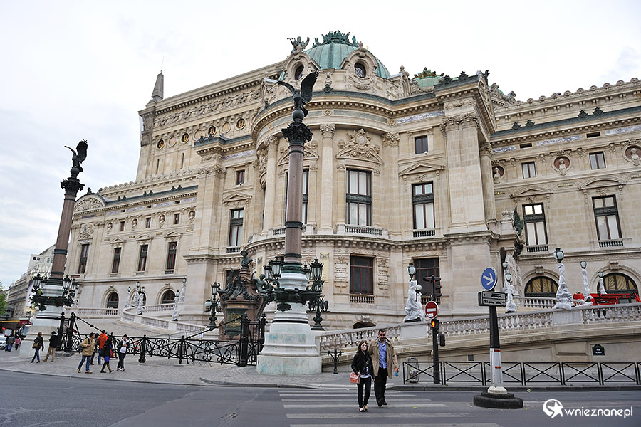 Paryż. Bogato zdobiony budynek paryskiej opery. - foto: wnieznane.pl Paryż. Bogato zdobiony budynek paryskiej opery. - foto: wnieznane.pl