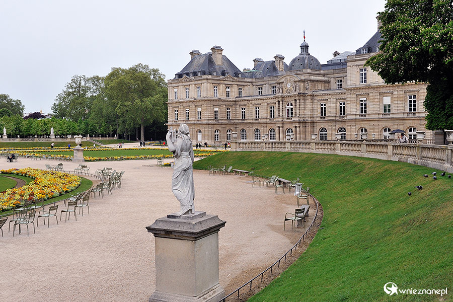 Paryż. Pałac Luksemburski w Jardin du Luxembourg. - foto: wnieznane.pl