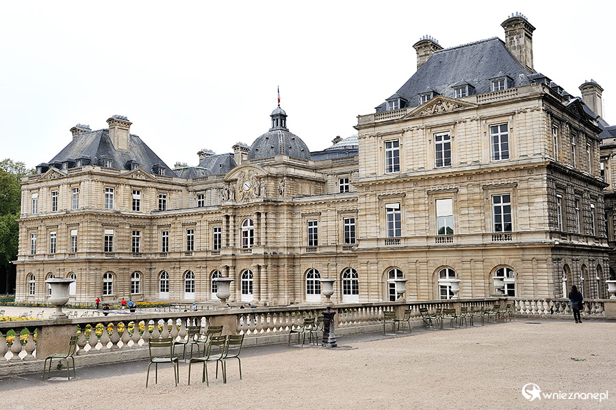 Paryż. Pałac Luksemburski w Jardin du Luxembourg. - foto: wnieznane.pl