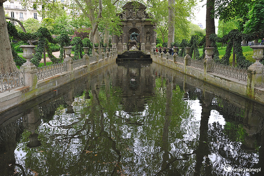 Paryż. Fontanna Medyceuszy w Jardin du Luxembourg. - foto: wnieznane.pl Paryż. Fontanna Medyceuszy w Jardin du Luxembourg. - foto: wnieznane.pl