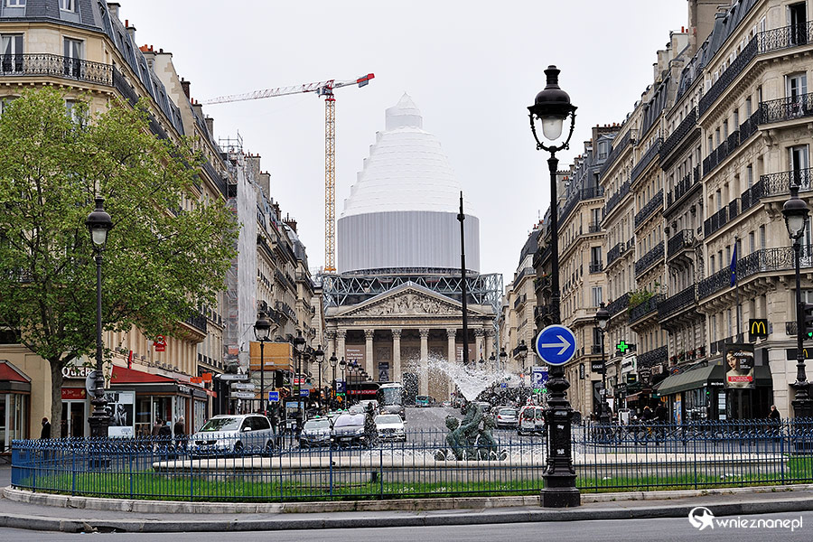 Paryż. Pantheon z remontowaną aktualnie kopułą. - foto: wnieznane.pl