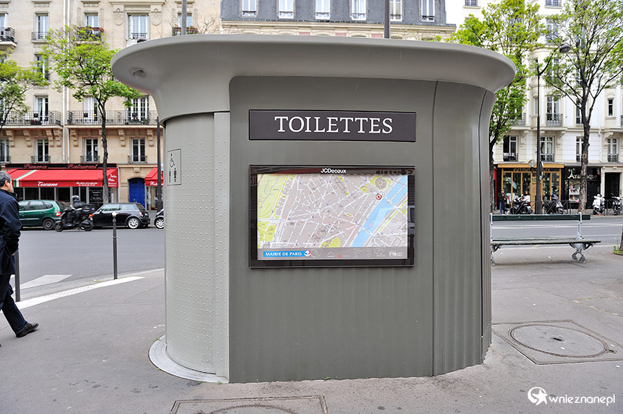 Paryż. Jedna z wielu toalet publicznych w Paryżu. - foto: wnieznane.pl Paryż. Jedna z wielu toalet publicznych w Paryżu. - foto: wnieznane.pl