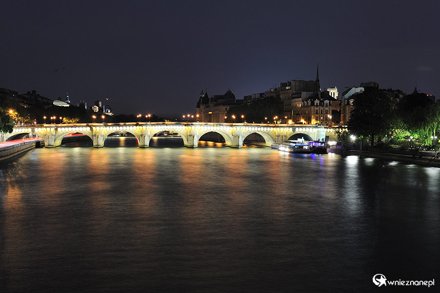 Paryż. Pont Neuf i Sekwana wieczorową porą. - foto: wnieznane.pl