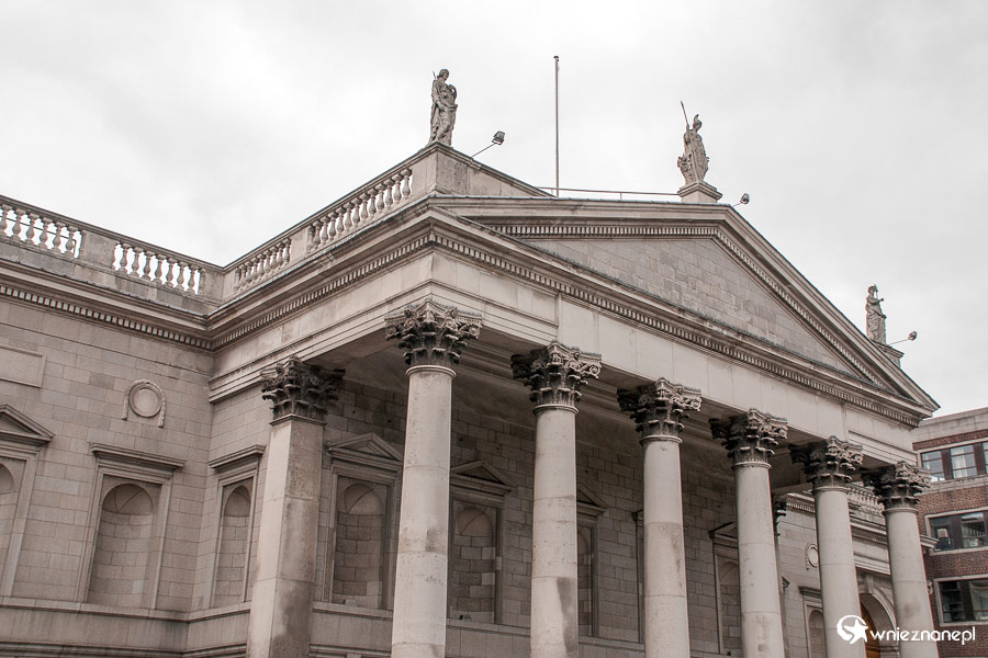 Dublin. Gmach Bank of Ireland. - foto: wnieznane.pl