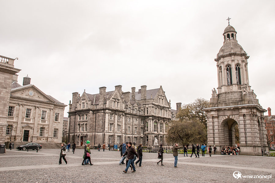 Dublin. Trinity College i Parliament Square. - foto: wnieznane.pl