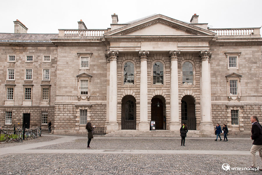 Dublin. Trinity College. Budynek kaplicy. - foto: wnieznane.pl