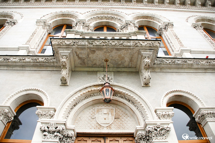 Dublin. Trinity College. Piękne zdobienia wydziału geologii i geografii. - foto: wnieznane.pl