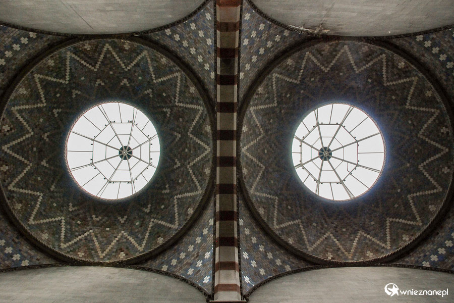 Dublin. Trinity College. Piękne sklepienia w budynku wydziału geologii i geografii. - foto: wnieznane.pl Dublin. Trinity College. Piękne sklepienia w budynku wydziału geologii i geografii. - foto: wnieznane.pl