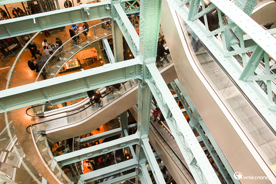 Dublin. Guinness Storehouse. Wnętrza browaru to ciekawe rozwiązania architektoniczne. - foto: wnieznane.pl Dublin. Guinness Storehouse. Wnętrza browaru to ciekawe rozwiązania architektoniczne. - foto: wnieznane.pl