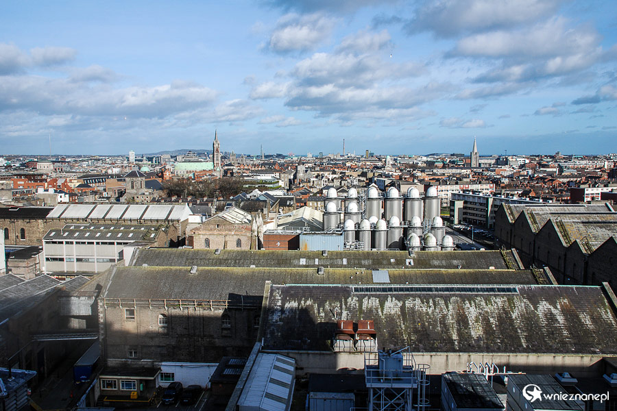 Dublin. Guinness Storehouse. Widok na stolicę Irlandii z najwyższego poziomu browaru Guinnessa. - foto: wnieznane.pl