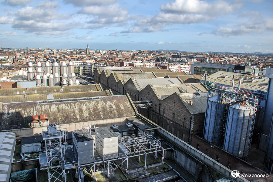 Dublin. Guinness Storehouse. Industrialny pejzaż widziany z Gravity Bar. - foto: wnieznane.pl