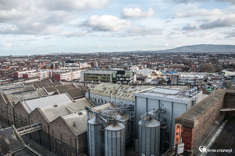 Dublin. Guinness Storehouse. Widok na miasto z Gravity Bar. - foto: wnieznane.pl