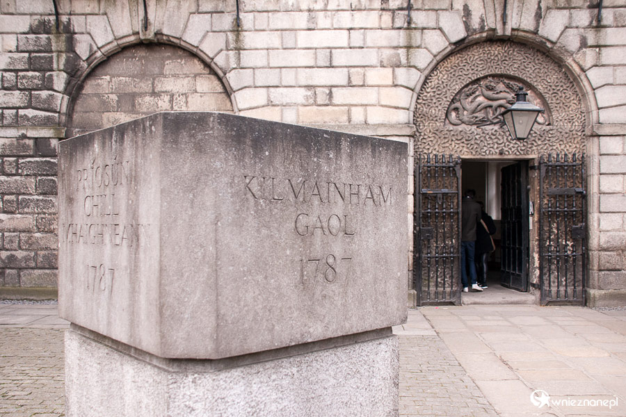 Dublin. Główne wejście do Kilmainham Gaol. - foto: wnieznane.pl Dublin. Główne wejście do Kilmainham Gaol. - foto: wnieznane.pl