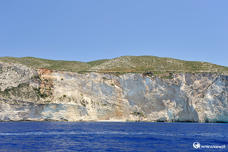 Zakynthos. Zachodnie wybrzeże wyspy to wysokie klify i malownicze zatoczki z porcikami . - foto: wnieznane.pl