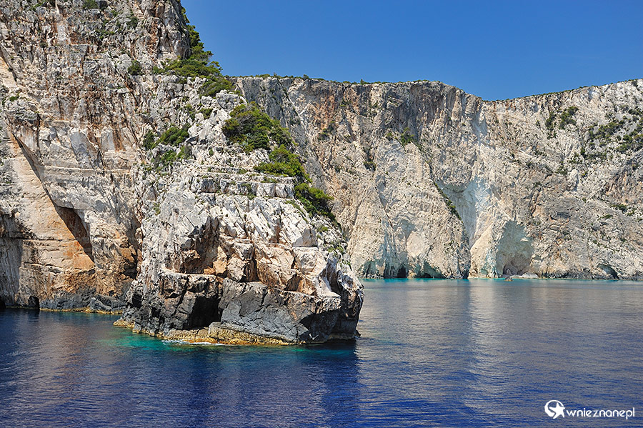 Zakynthos. Malownicze skałki Korakonisi. - foto: wnieznane.pl
