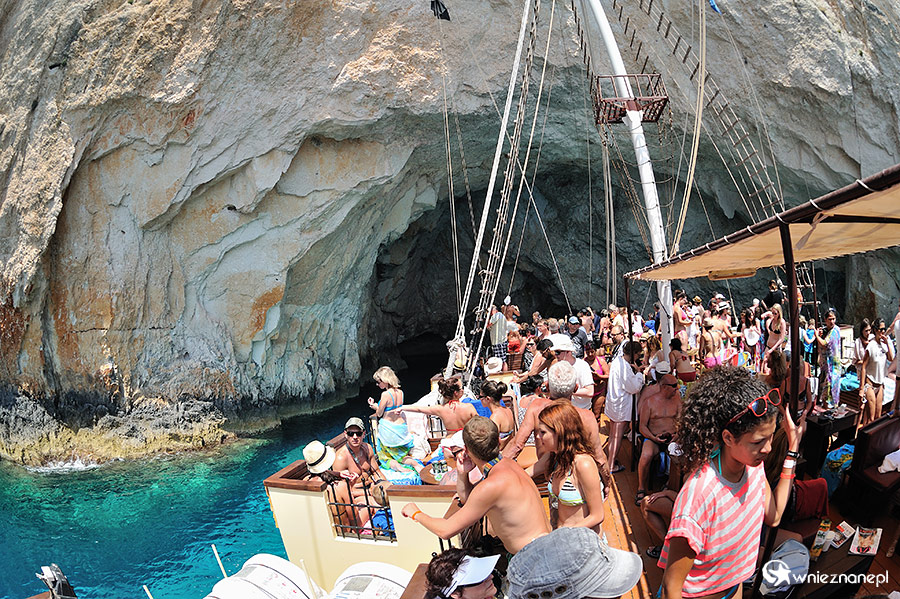 Zakynthos. W pobliży Keri znajduje się jaskinia, do której wpływają nawet duże statki. - foto: wnieznane.pl