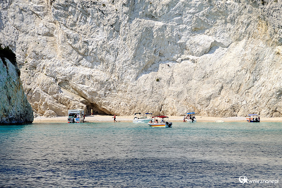 Zakynthos, Keri. Plaża dostępna jedynie od strony morza. - foto: wnieznane.pl