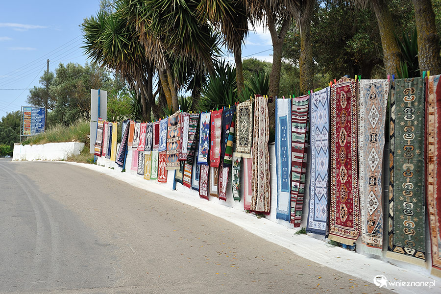 Zakynthos. W wielu wioskach na wyspie można kupić rękodzieło, m.in. dywany i chodniki. - foto: wnieznane.pl