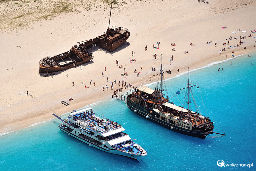 Zakynthos. Statek piracki cumuje w Zatoce Wraku.  - foto: wnieznane.pl