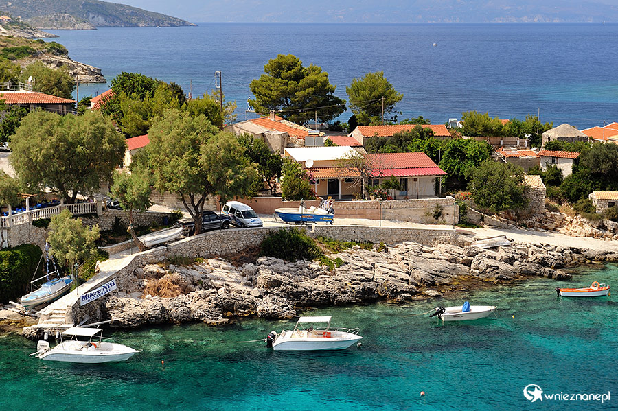 Zakynthos. Miniaturowy porcik Mikro Nisi. - foto: wnieznane.pl