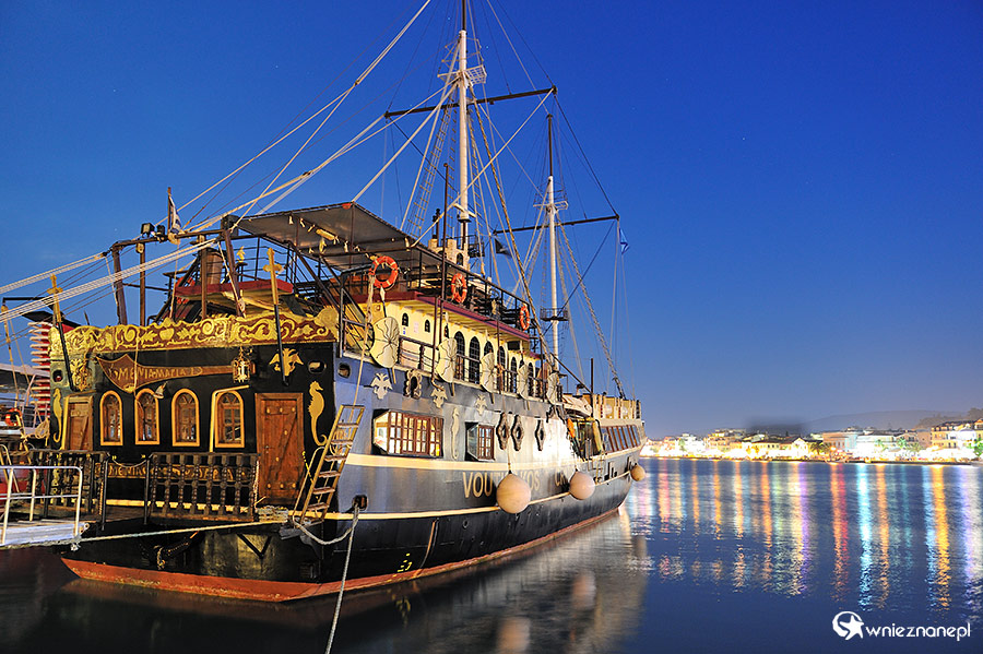 Zakynthos. Statek piracki cumujący w porcie w Zante. - foto: wnieznane.pl