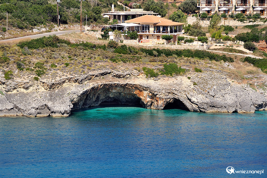 Zakynthos. Groty w Makris Gialos. - foto: wnieznane.pl
