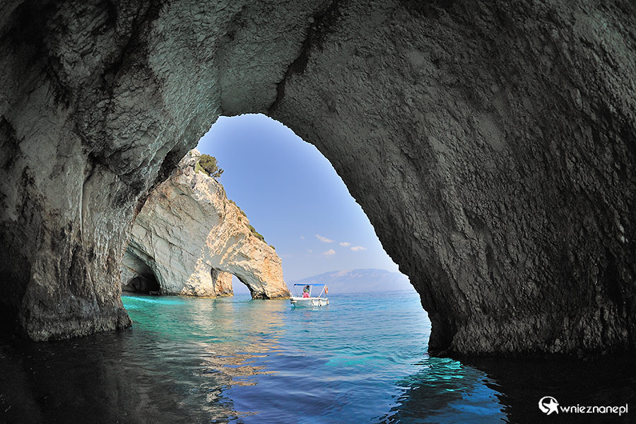 Zakynthos. Seria łuków skalnych w pobliżu Skinari. - foto: wnieznane.pl