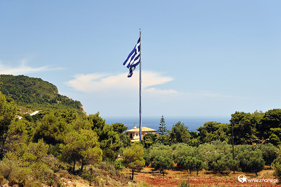 Zakynthos. Największa grecka flaga na świecie znajduje się w okolicach Keri. - foto: wnieznane.pl
